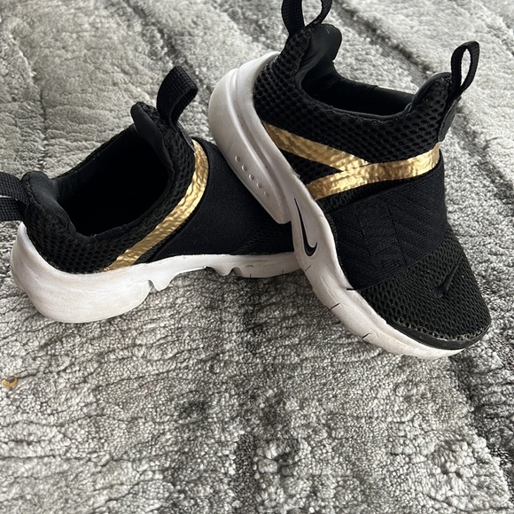 Nike runner size 9child - Picture 4 of 5